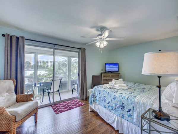On Beach Siesta Key Vacation Condo Two Bedrolom Sleeps 8